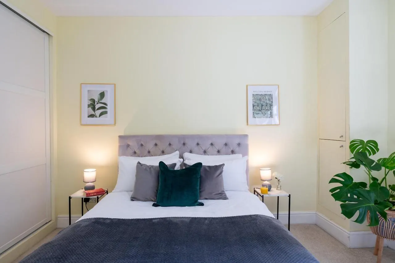 Prime Location Cardiff Pontcanna Modern 2 Bedroom Apartment With Privat Parking 0*,