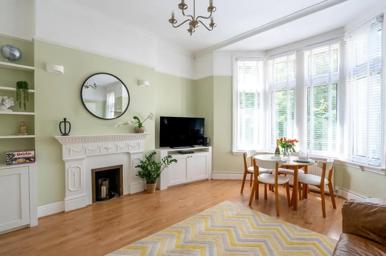 Prime Location Cardiff Pontcanna Modern 2 Bedroom Apartment With Privat Parking